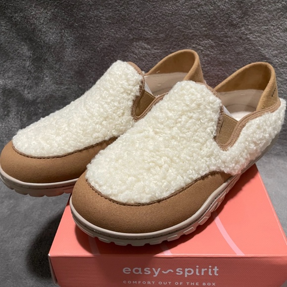EASY SPIRIT WOMEN'S 8 M SHERPA SLIPPERS - Picture 2 of 7